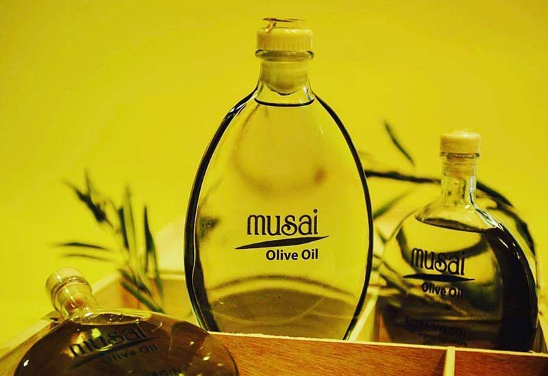 Flasche Musai natives Olivenöl extra mit Olivenzweig